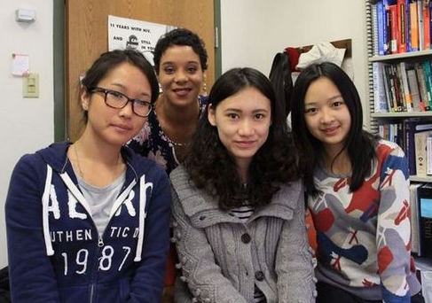 中国学生播脱口秀 讲述美国人不了解的留学生